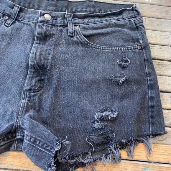Vintage Wrangler black high rise distressed jean cut off shorts size 14 - Picture 7 of 7